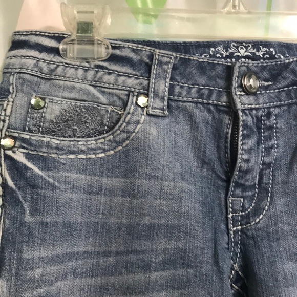 Paisley Sky studded with decorated pockets shorts - Picture 3 of 5